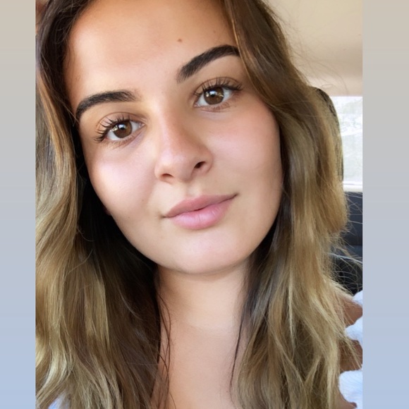 Meet your Posher, Beth - Picture 1 of 1